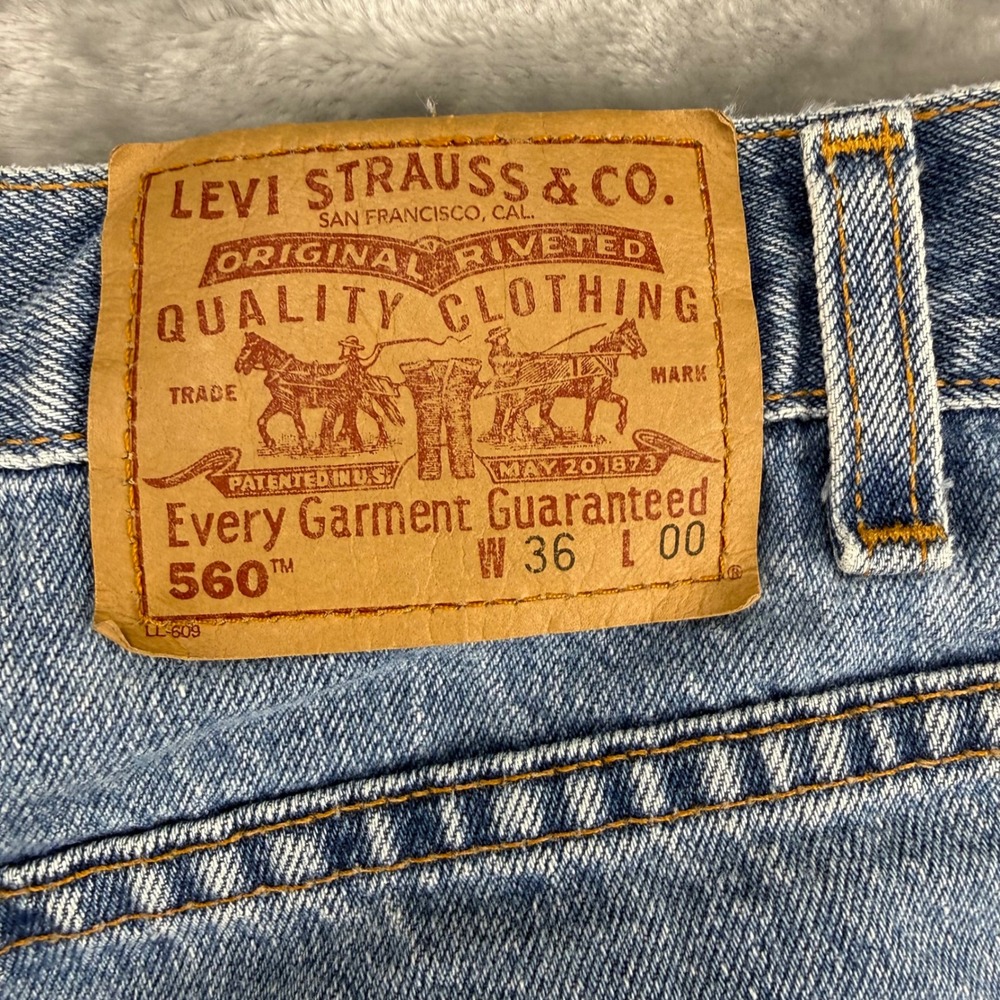 Vintage Levis 560 Loose Fit Denim Shorts Mens 36 Blue Made in USA 90s Jeans Y2K - Picture 5 of 15